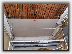 28) Gipsplaten voor het gerestaureerde plafond