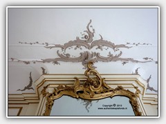 42) Ornamenten aan plafond en spiegel hersteld